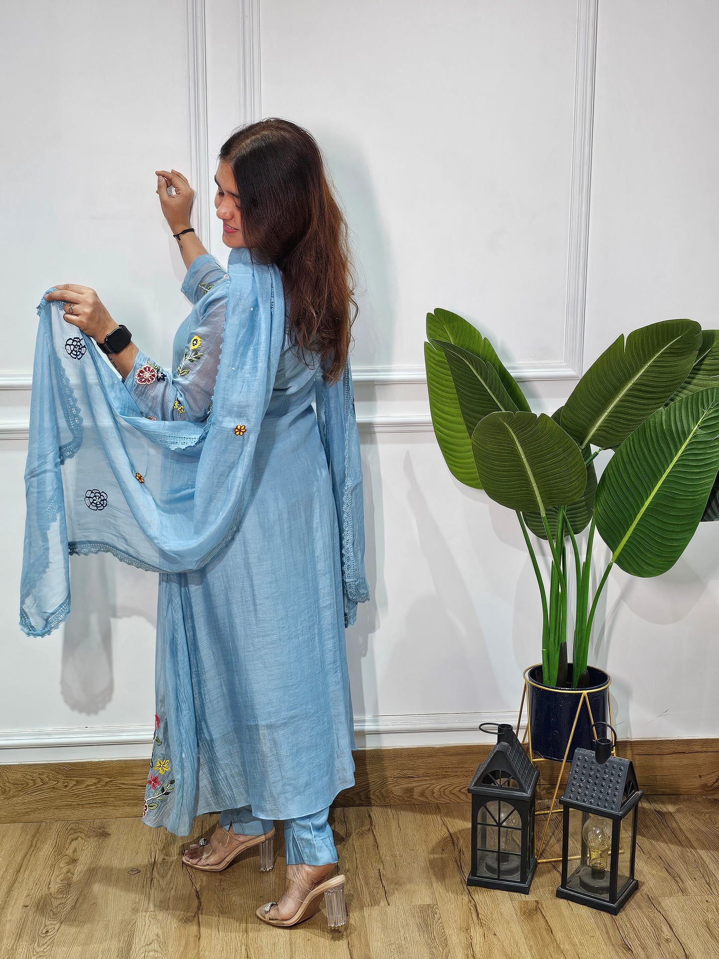 Jeenas embroidery suit set