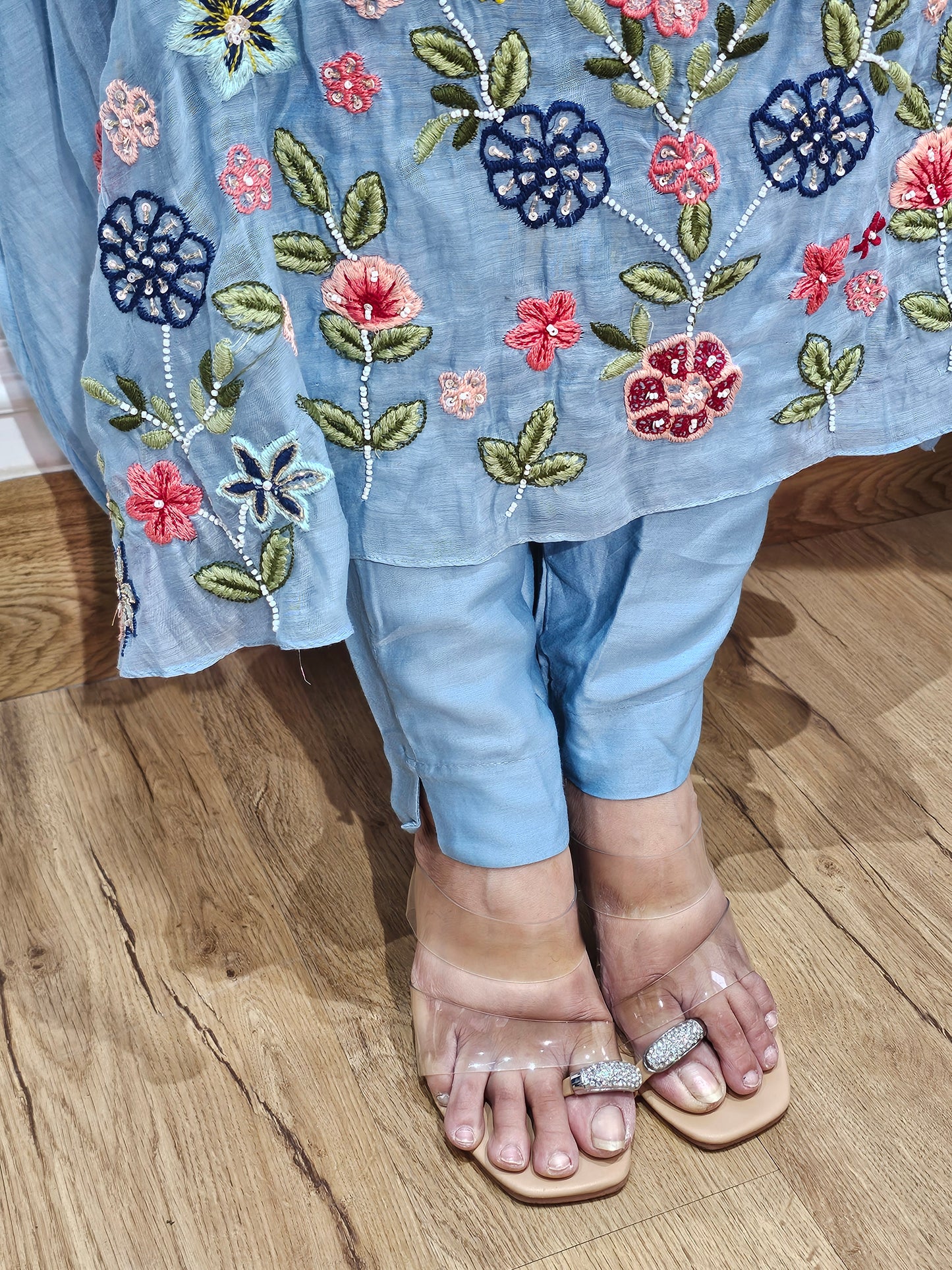 Jeenas embroidery suit set