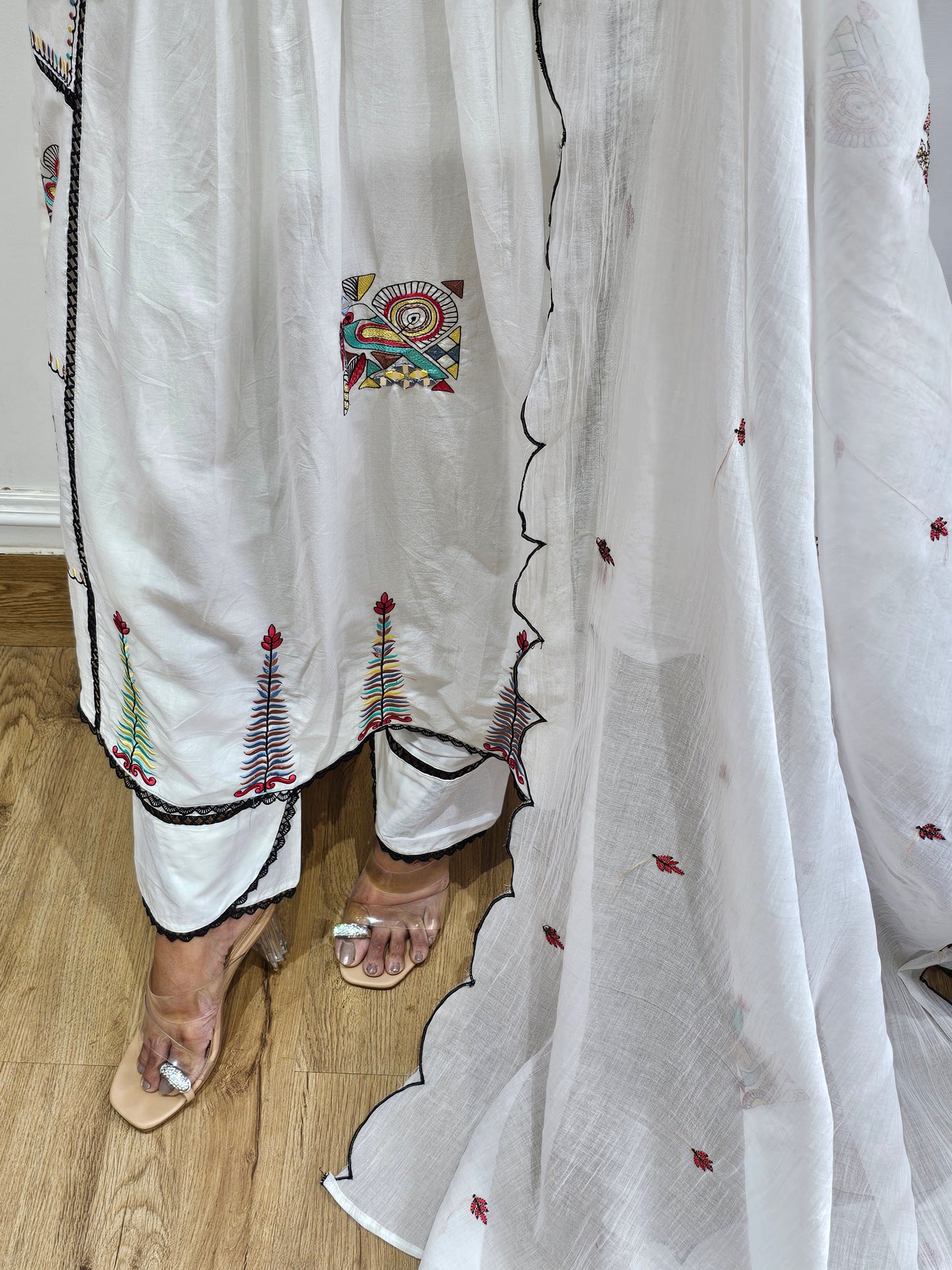 Jeenas embroidery suit set