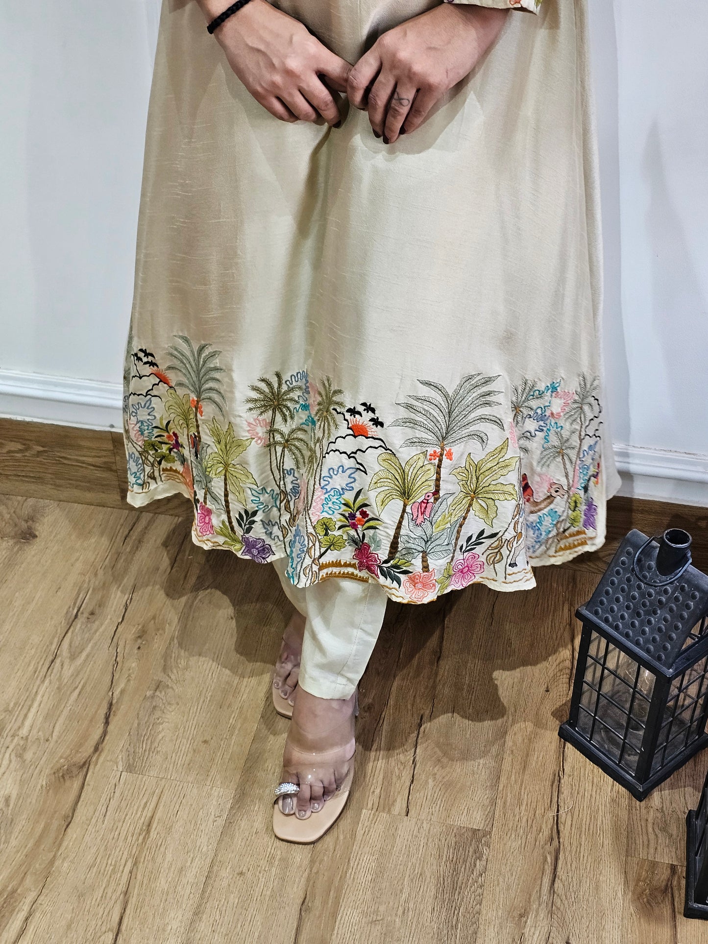 Jeenas embroidery suit set