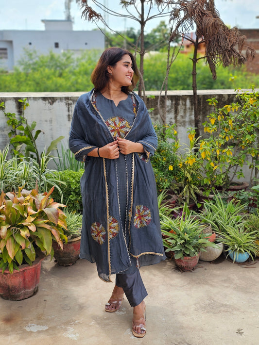 Jeenas embroidery suit set