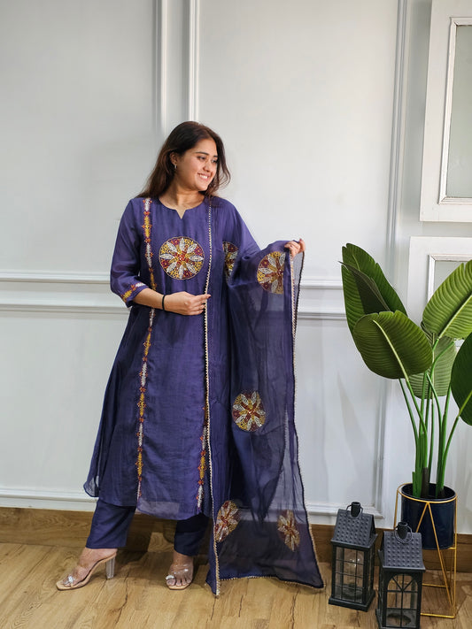 Jeenas embroidery suit set