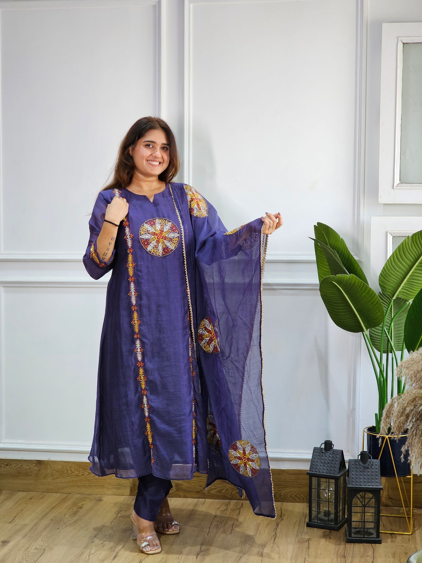 Jeenas embroidery suit set