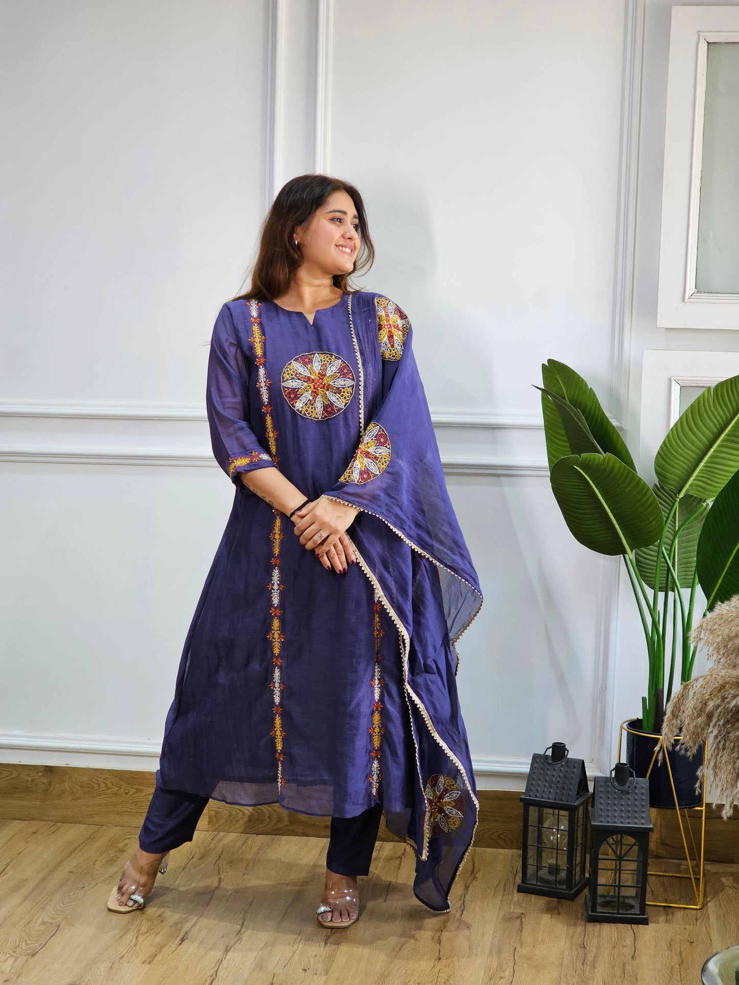Jeenas embroidery suit set