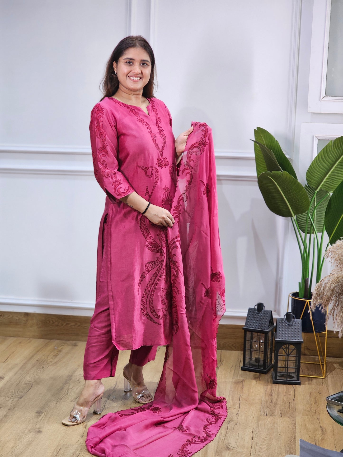 Jeenas embroidery suit set