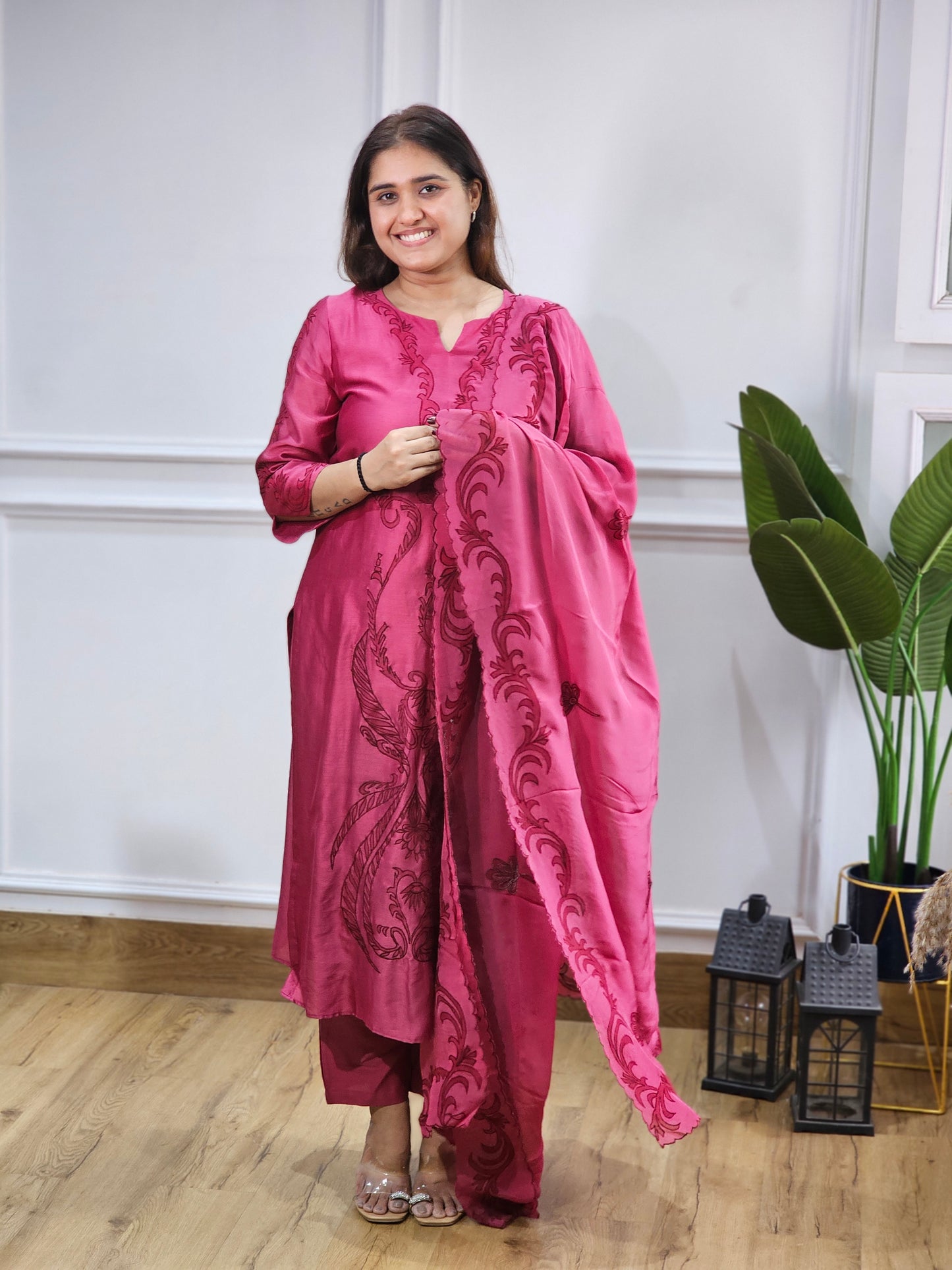 Jeenas embroidery suit set