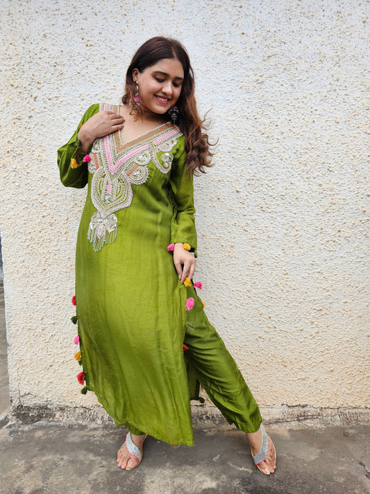 Jeenas pure silk pakastani set