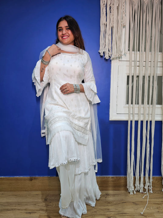 Jeenas white divider suit
