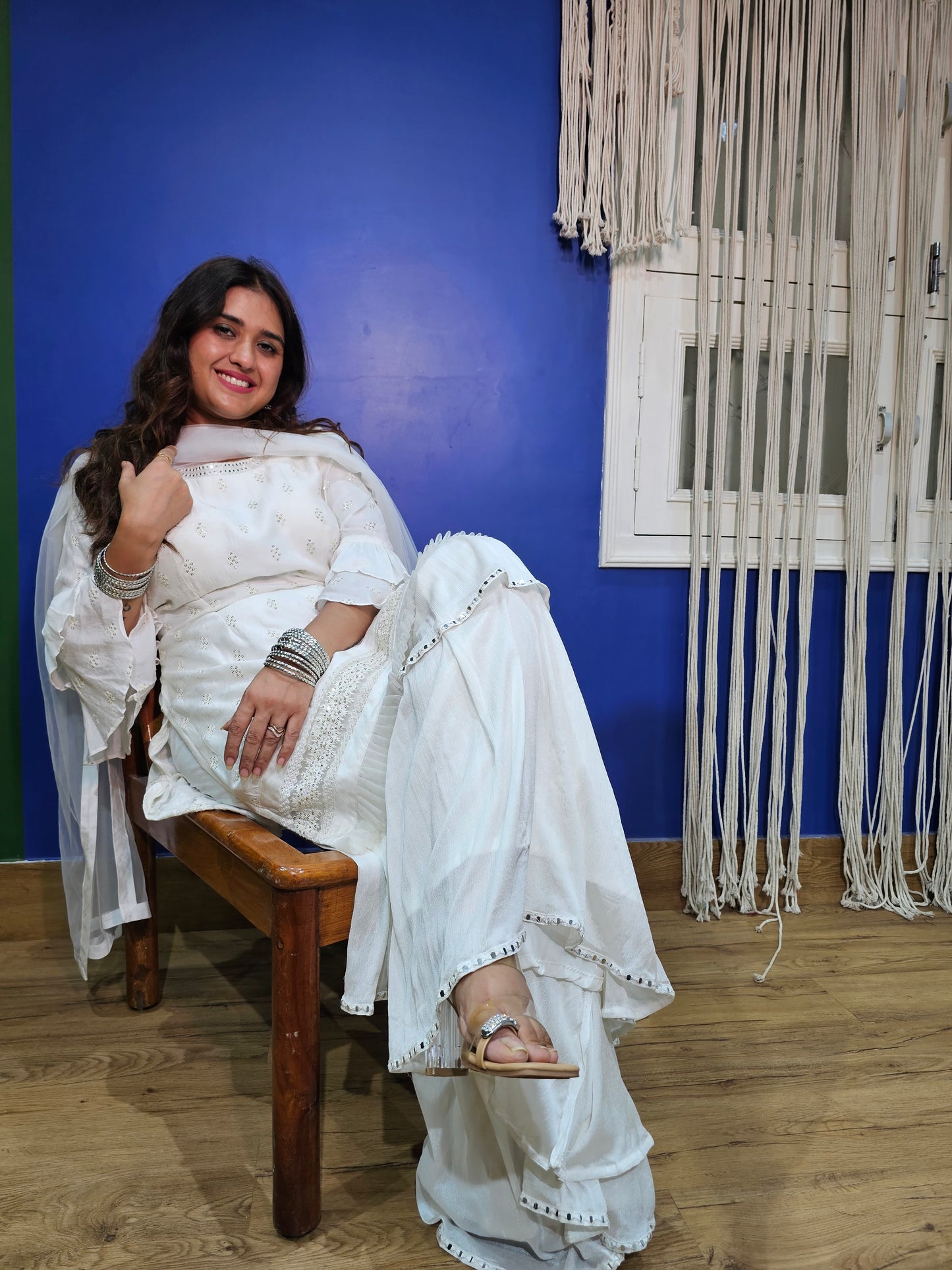 Jeenas white divider suit