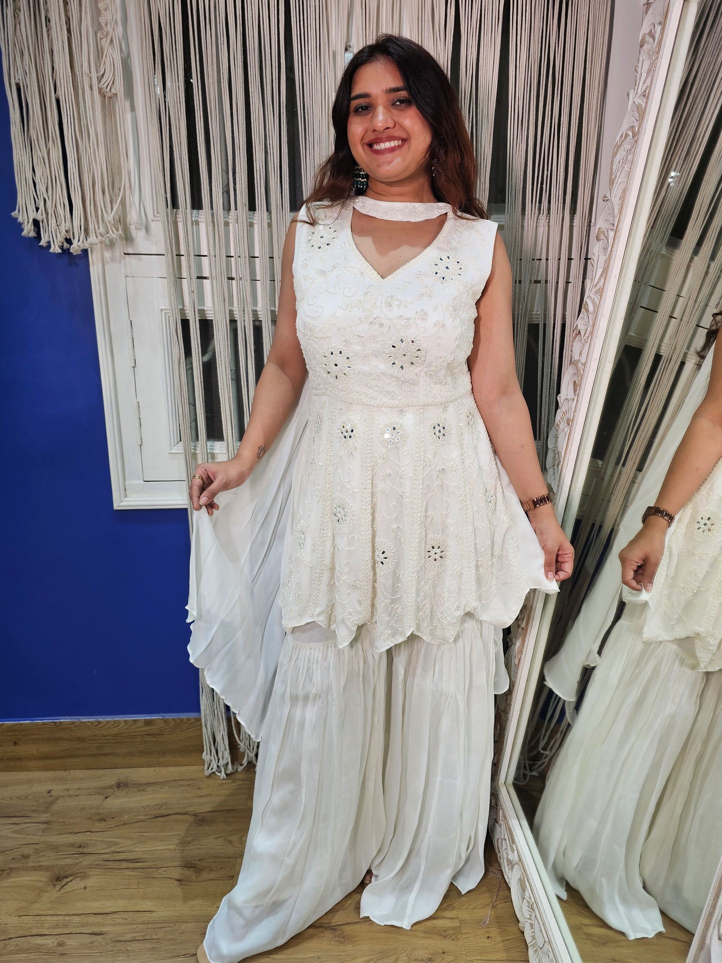 Jeenas white divider suit set