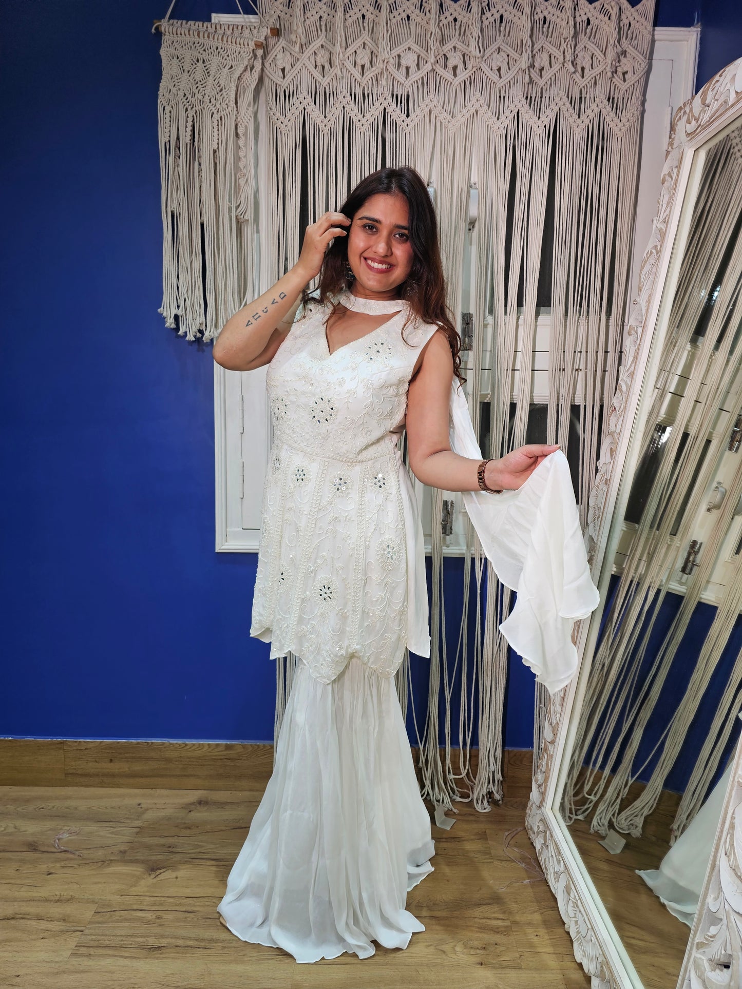 Jeenas white divider suit set