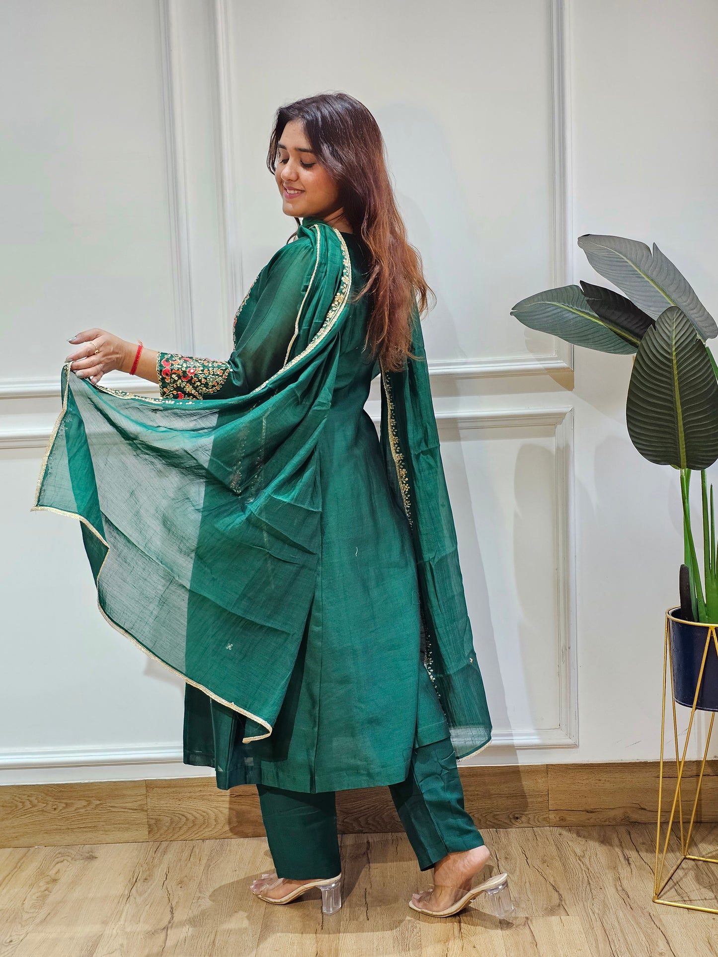 jeenas Hara noor