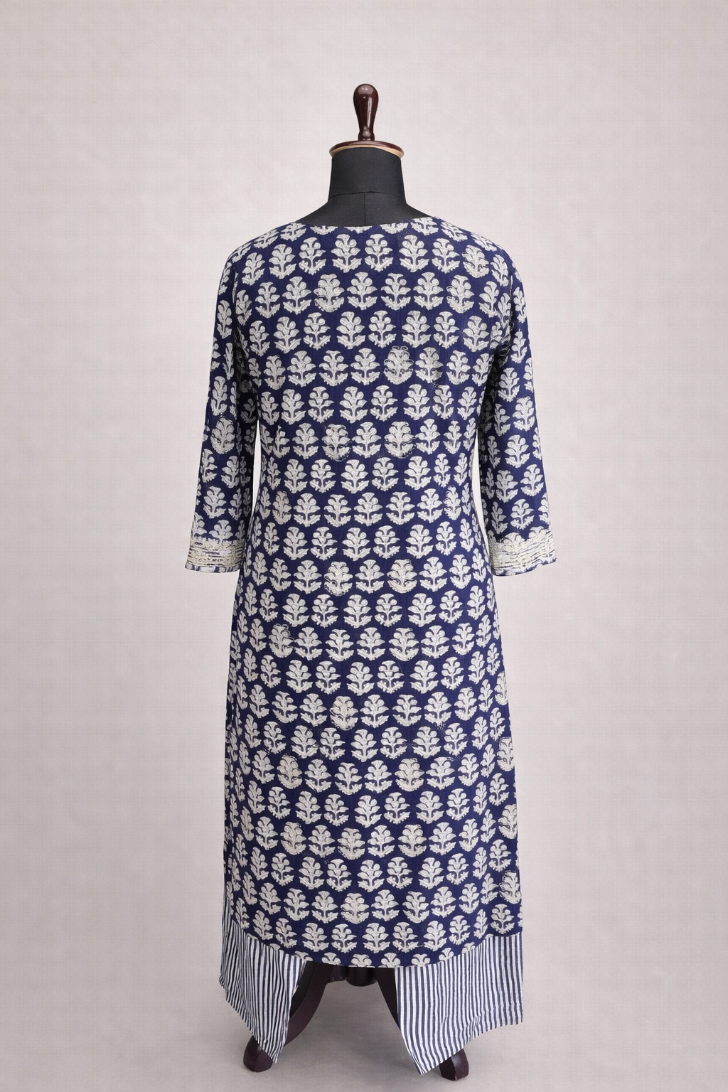 jeenas U-Neck Printed Blue Kurti with Pant.
