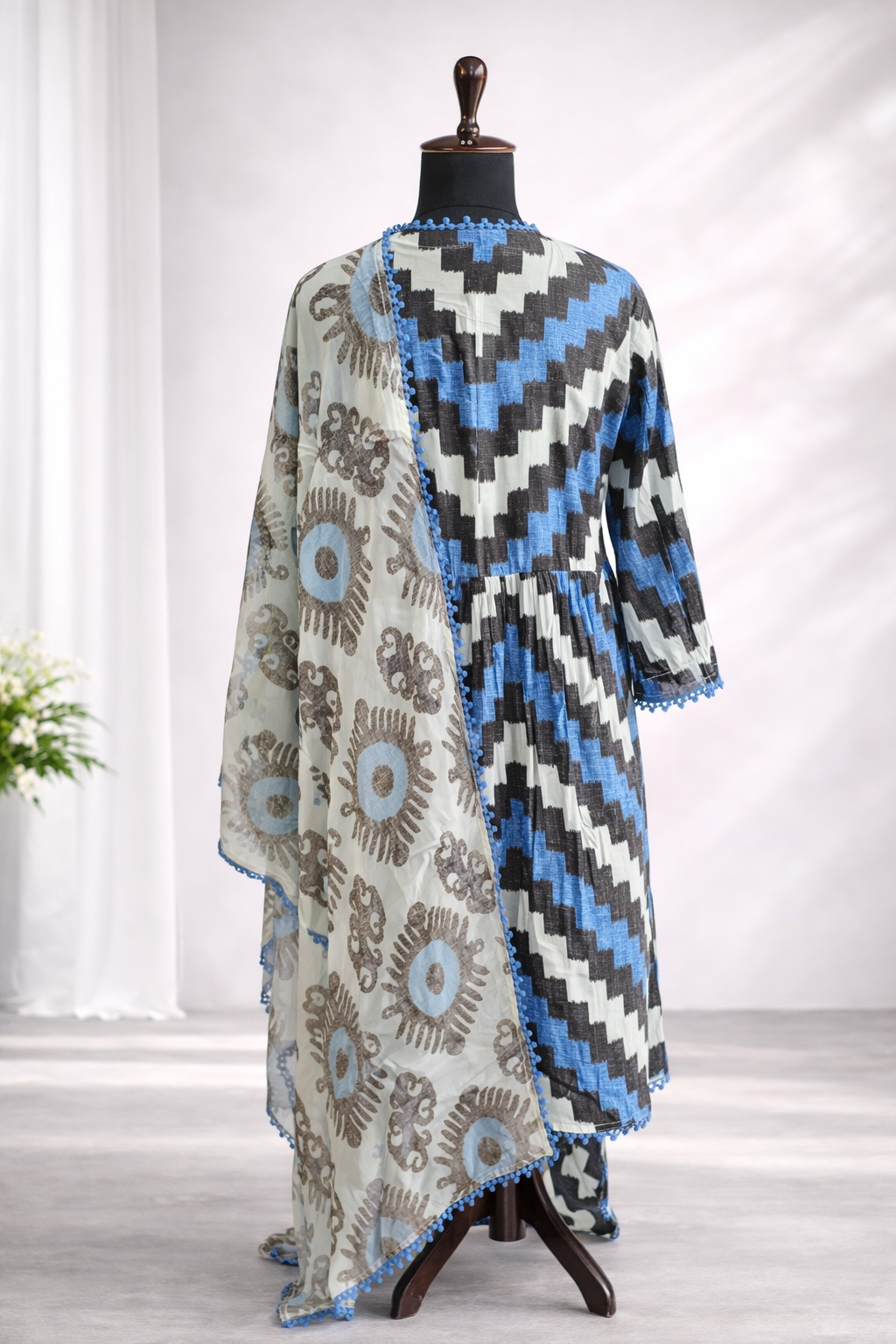 Jeenas dupatta set