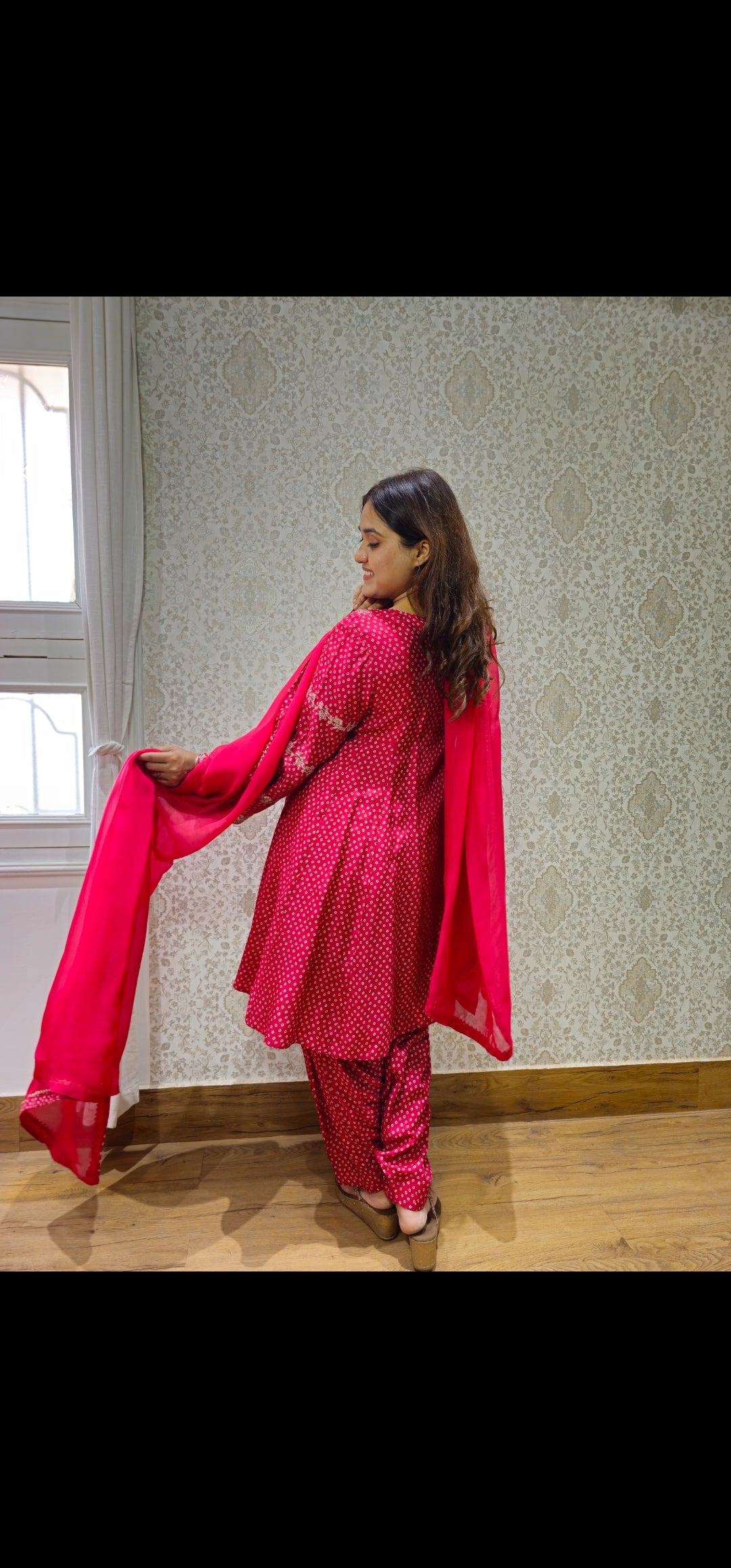 Jeenas pure muslin bandhani
salwar suit set with pure organza
dupatta