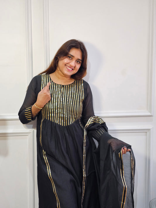 Jeenas gota detailed suit set