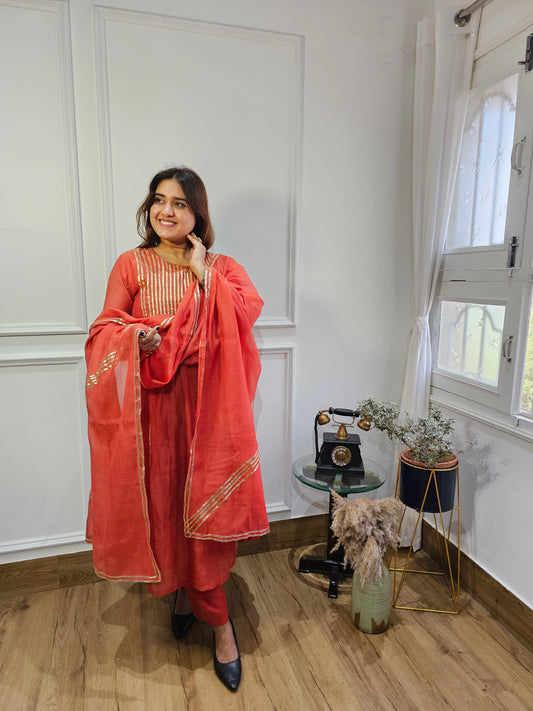 Jeenas gota detailed suit set