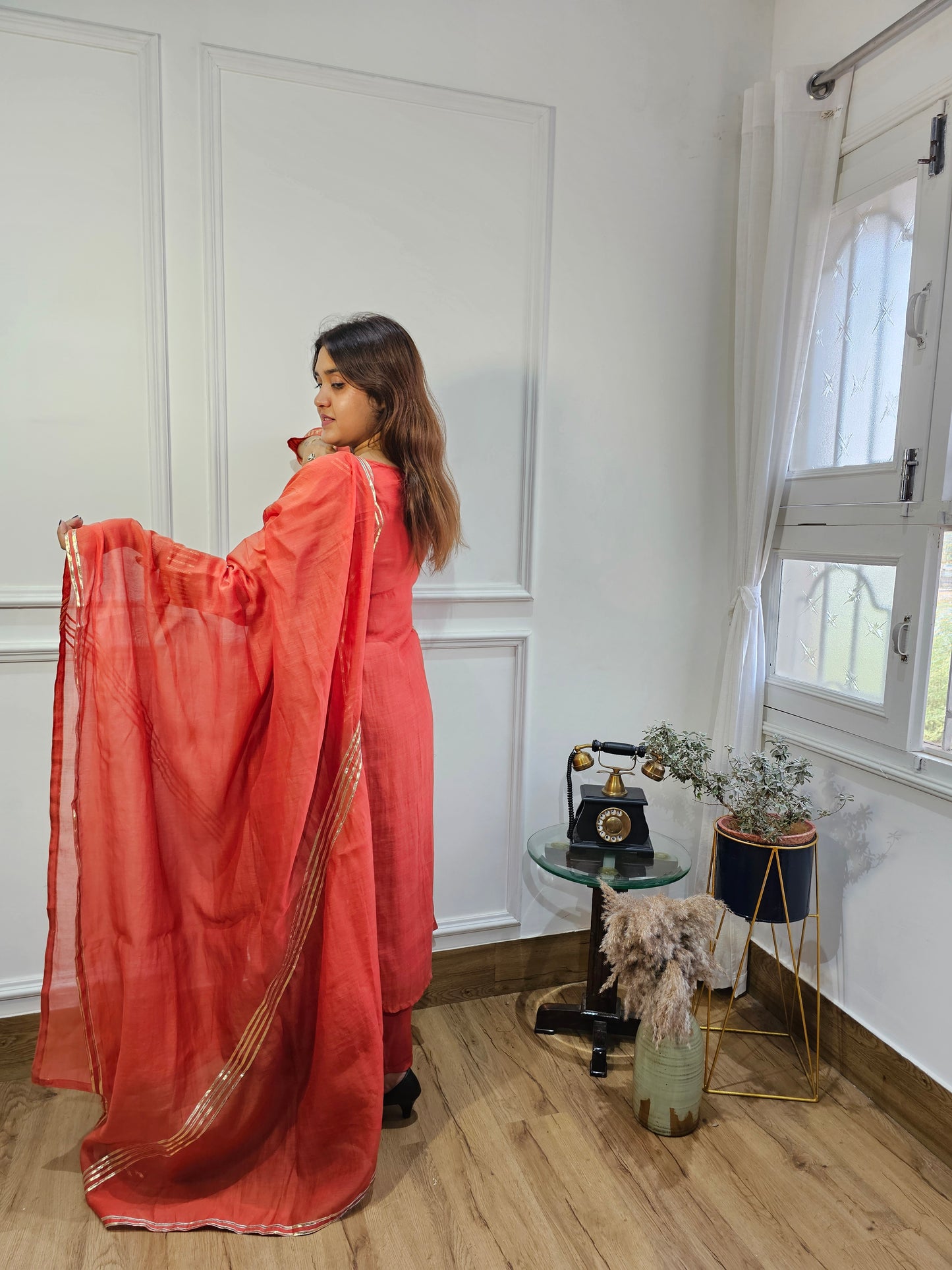 Jeenas gota detailed suit set