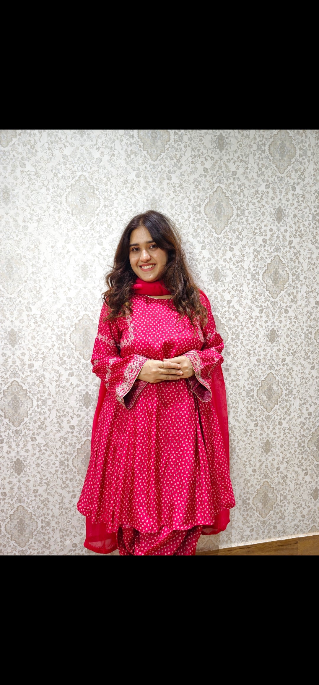 Jeenas pure muslin bandhani
salwar suit set with pure organza
dupatta